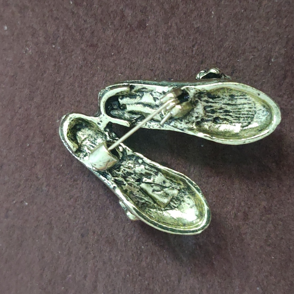 Golden Rhinestone Slipper Brooch - Picture 2 of 4